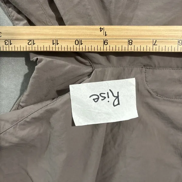 Mountain Hardwear Shorts Womens Size 12 Taupe Hiking Gorpcore Outdoors Belt - Image 10