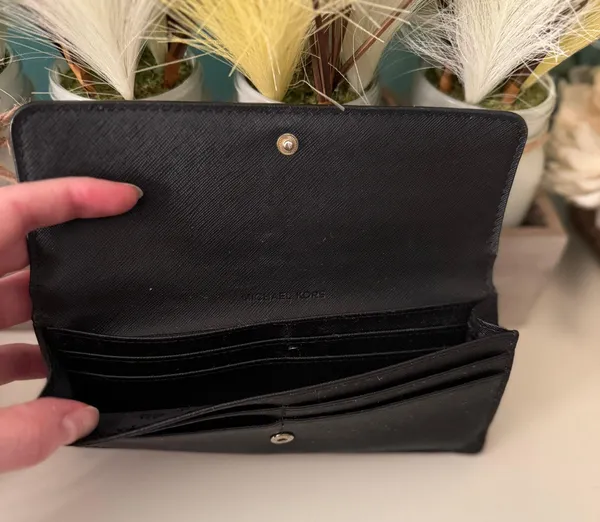 Michael Kors Wallet - Image 4