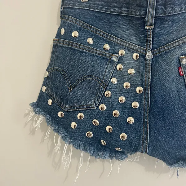Levi’s Studded 501 Distressed Jean Shorts Sz 33 - Image 6