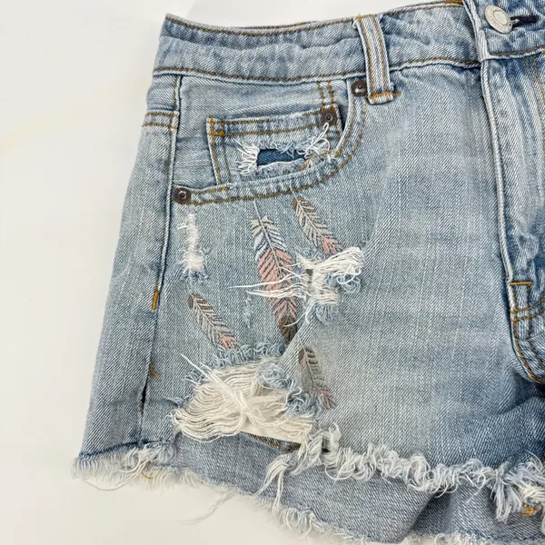 American Eagle Feather Embroidered Shorts‎ Womens 6 Hi Rise Distressed Denim - Image 4