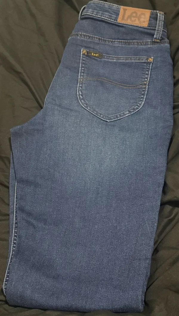 LEE Women's Fleece Lined Jeans Mid-Rise Straight Fit Size 8 Dazzle Me- NWT - Image 3
