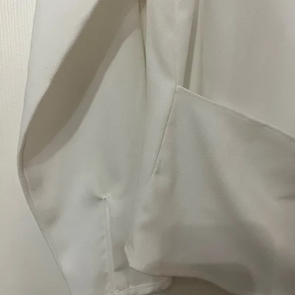 Club Monaco‎ White Brixxtun faux wrap keyhole Blouse size small - Image 6