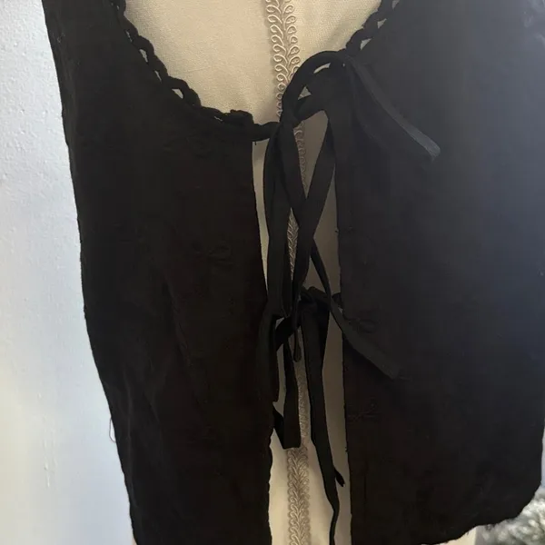 Le Lis Black Sleeveless Blouse with Side Ties - Image 3