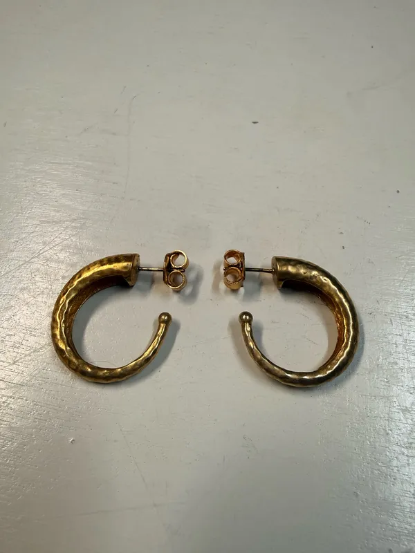 Julie Vos medium Hammered Hoops earrings Gold - Image 8