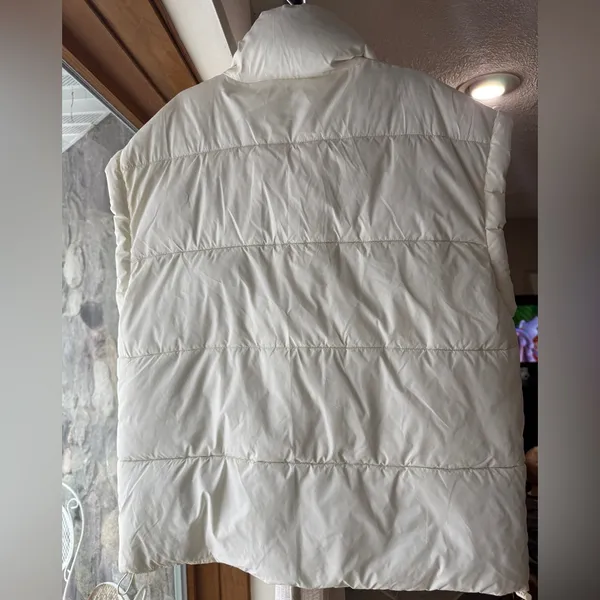 Oversized boxy Women's Cream Puffer Vest - Image 3