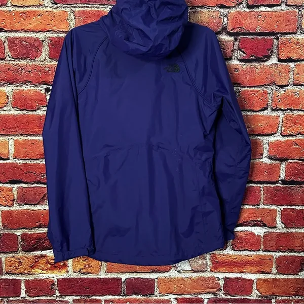 The north face women’s raincoat size small - Image 3