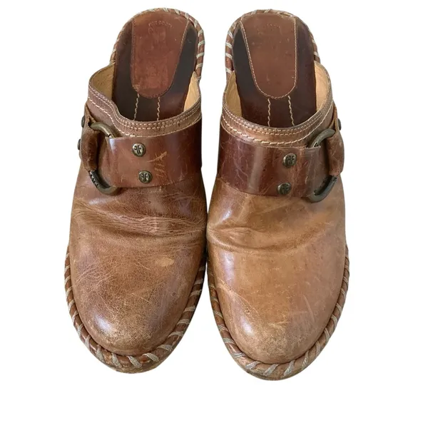 Frye women’s Charlotte distressed leather harness ring wedge clogs Sz. 9M Brasil - Image 2