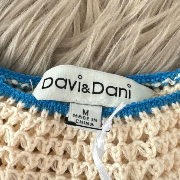 NWT Davi & Dani crocheted crop top size medium - Image 4