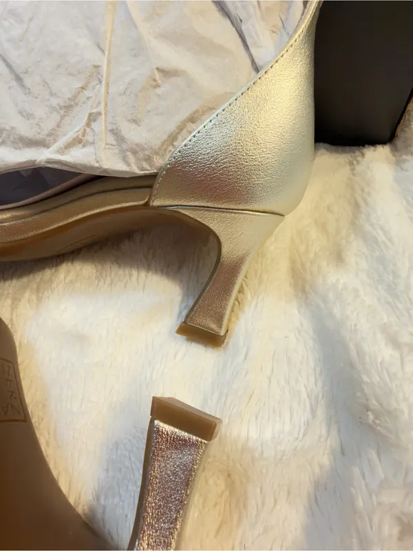 Naturalizer Khloe Champagne Metallic Size 5- New in Box - Image 11