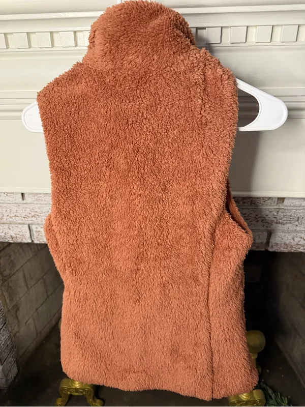 Patagonia Sherpa-Lined Vest in Rust - Image 2
