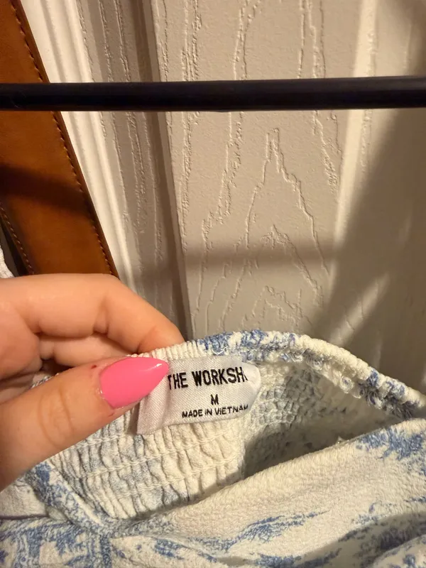 Blue and White Floral Crop Top Size M - Image 3