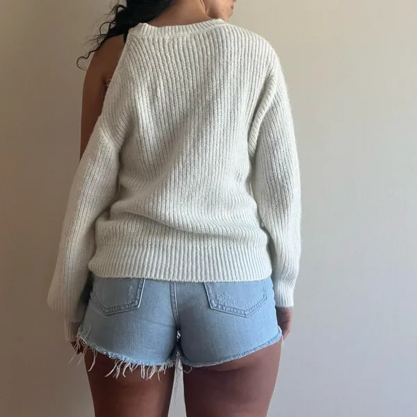 white off the shoulder sweater vigoss size small - Image 3