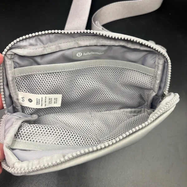 NWT‎ Lululemon Everywhere Belt Bag 7.5”x2”x5” Long Strap Water Repellent Gray - Image 4