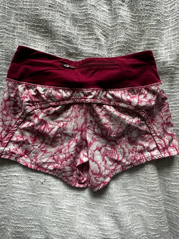 Lululemon Speed Up Shorts- Floral Bloom White Star Ruby Exclusive Color - Image 5