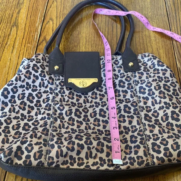 Used Tommy Hilfiger purse - Image 12