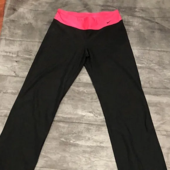 Nike black and pink stretchy pants - Image 4