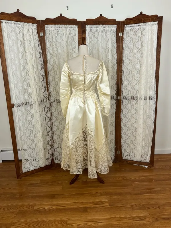 Beautiful Vintage 1940s/50s Liquid Satin Tea Length Wedding Gown - Image 7