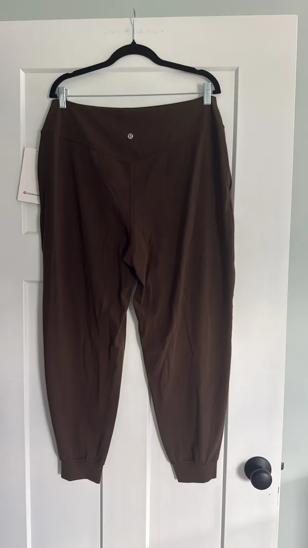 Lululemon Size 12 Align HR 26” Legging Joggers Short - Image 4