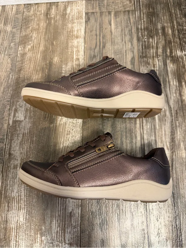Clarks Women’s Metallic Bronze Low-Top Sneaker with Side Zip Size 8.5 - Image 10