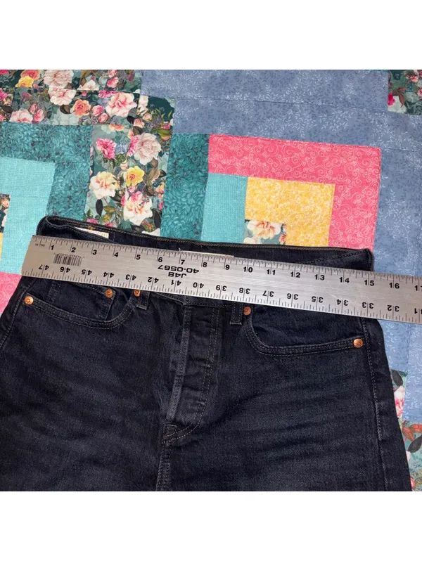 Levi's Wedgie Fit Black Denim Shorts Woman’s Size 28 Summer Denim - Image 8