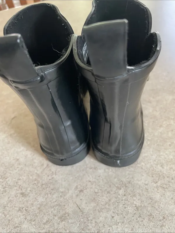 Capelli of New York Black Glossy Short Rain Boots - Image 7