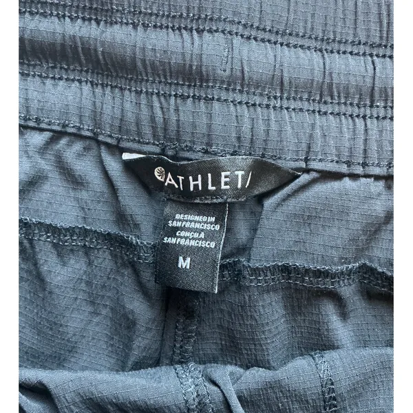NWT Athleta Trekkie North Short Medium Black - Image 5
