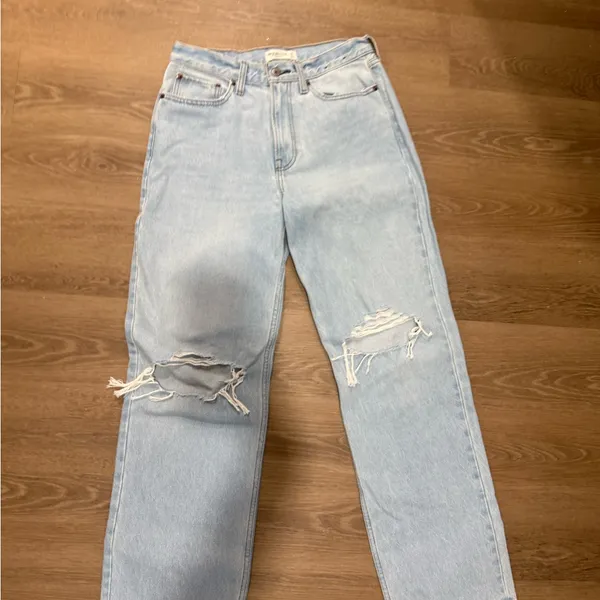 NEW ABERCROMBIE AND FITCH jeans size 4 - Image 8