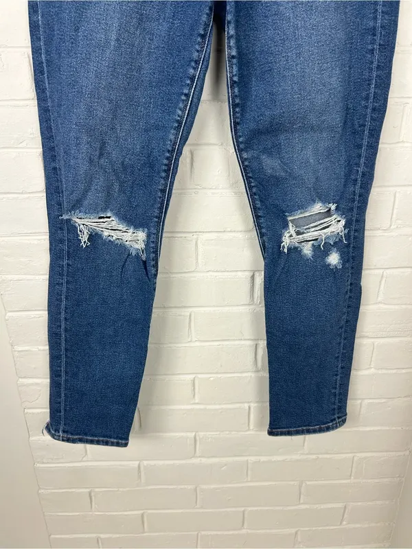 American Eagle Distressed Mom Jeans Size 4 - Image 7