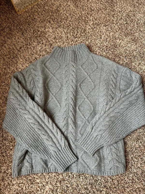 Old Navy Grey Sweater - Image 5