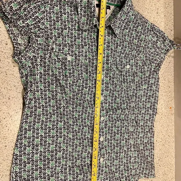 Tommy Hilfiger Floral Short Sleeve Button Down Short Sleeve Blouse Size Medium - Image 4
