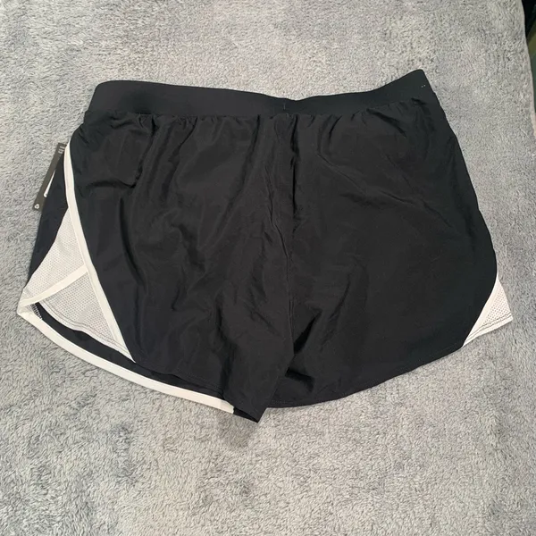 Under Armour Women's Black and White Athletic Shorts - Image 9