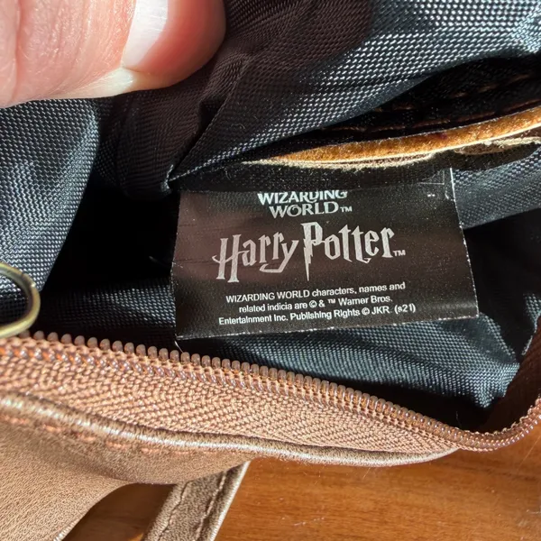 Harry Potter Hogwarts Crest Trunk Style Wristlet Pouch Brown Faux Leather‎ Bag - Image 9