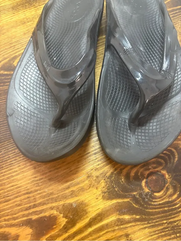 Oofos Black Flip Flips Size Women 9‎ - Image 4