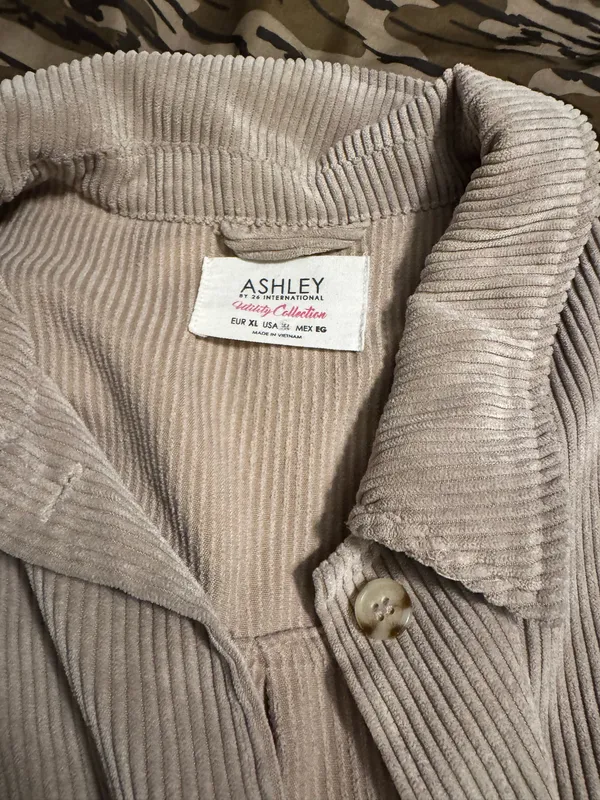 Ashley Laura - Image 2