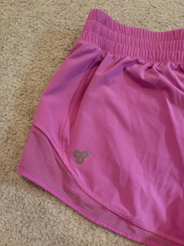 Aritzia golden MoveTech legacy shorts - Image 2
