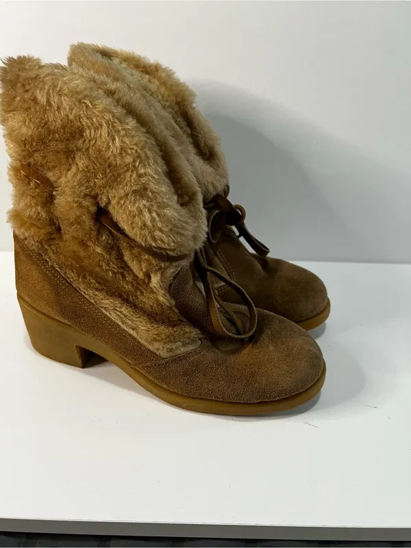 Snowland Vintage 70’s Tan Suede Faux Fur Snow Bunny Eskimo Moccasin Booties - Image 2