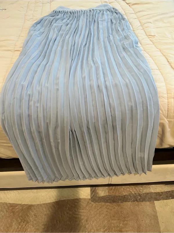 Sleeveless Light Blue Pleated Maxi Skirt - Image 4