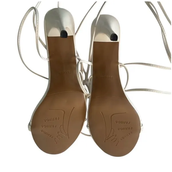 NWT White Strappy Sandals no size on sandals see size chart and measurements - Image 3