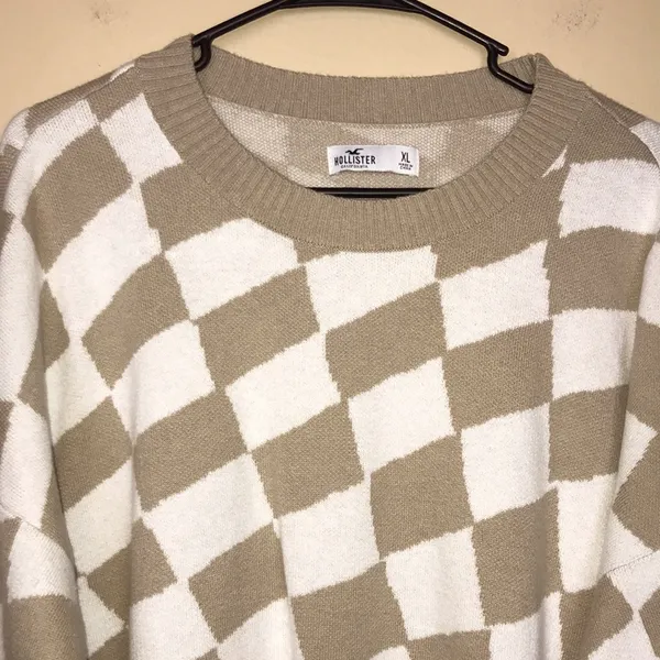 Hollister Women’s Knit Checkered Pattern Print Beige White Cropped Sweater - Image 2