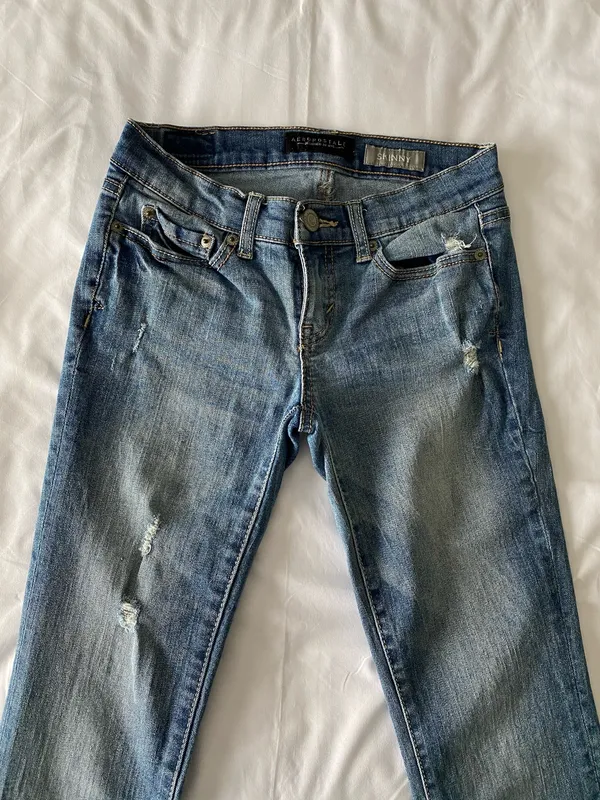 Light Wash Low Rise Skinny Jeans - Image 3