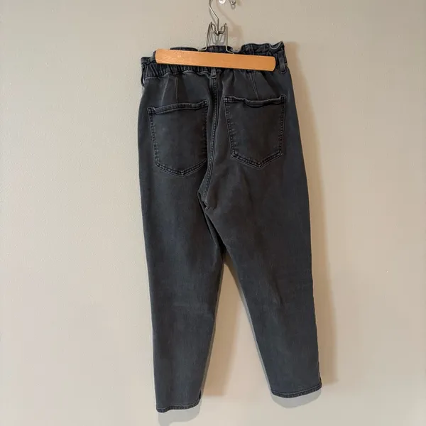 EXPRESS Women’s Black Wash‎ Super High Rise Mom Jean Size 10 - Image 2