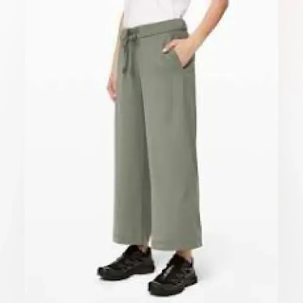 Lululemon On the Fly Wide-Leg 7/8 Pant *Woven Grey Sage - Image 5