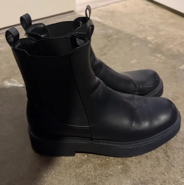 Black Boots Size 10 - Image 3