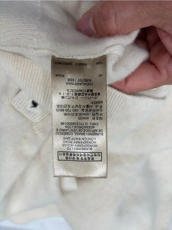 Burberry 100% cashmere sweater fits more like a Medium/large - Image 8