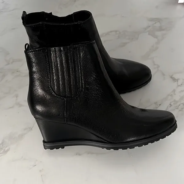 Ellen Tracy Leather Wedge Booties EUC - Image 4