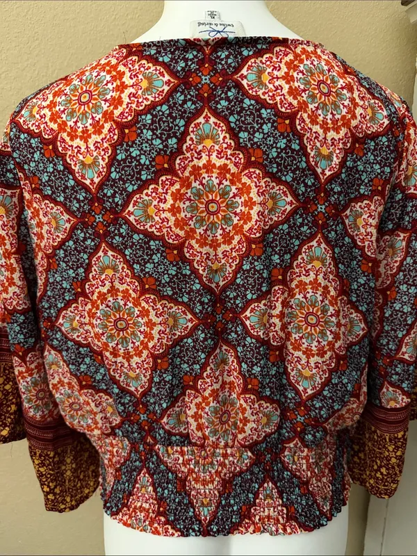 Boho V-Neck Red Floral Cropped Blouse - Image 6