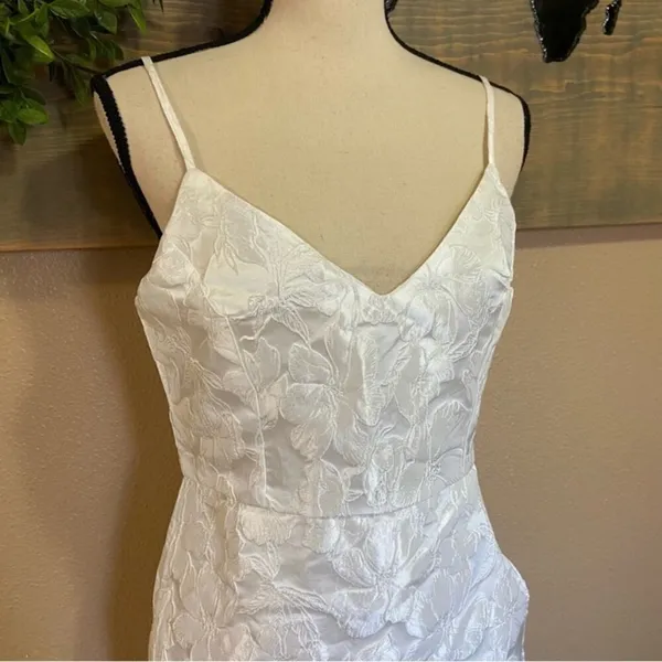 NWOT Lulus White Floral Jacquard Sleeveless Midi Dress - Image 9