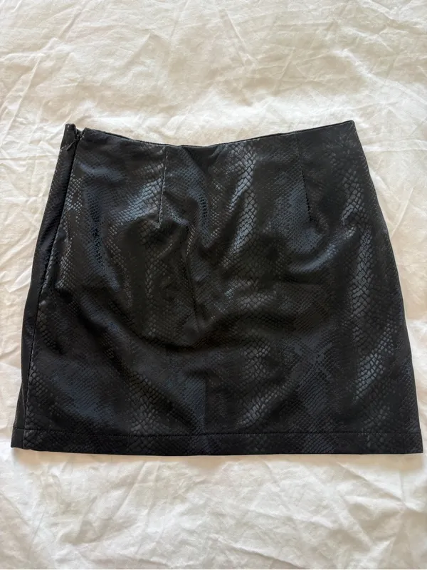Juicy Couture Black Faux-Snakeskin Mini Skirt - Women - Image 2