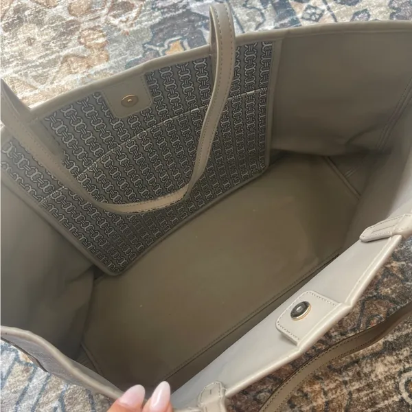 Tory‎ Burch Gemini Link Coated Canvas Open Top Large Tote gray blue - Image 4