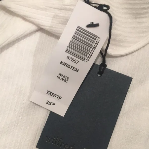 Aritzia NWT Wilfred free Kirsten white v neck tank - Image 3
